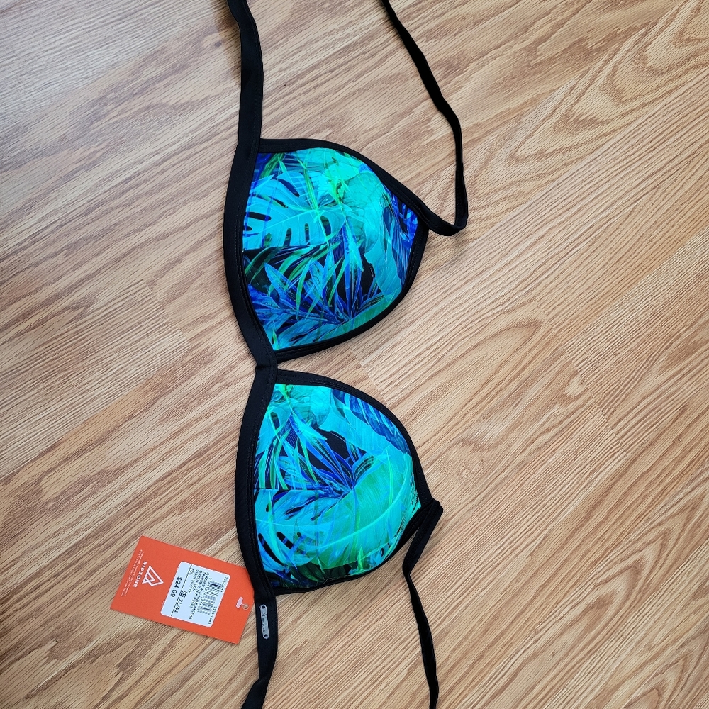 2/$20 NWT ripzone bikini top